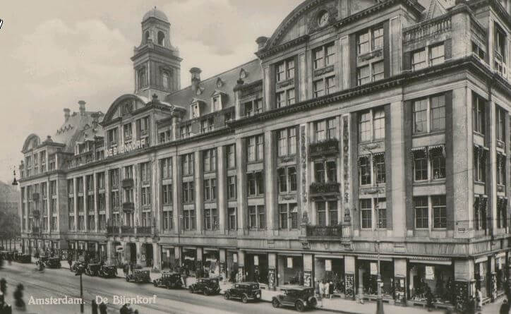 Taxi standplaats voor de Bijenkorf 1925